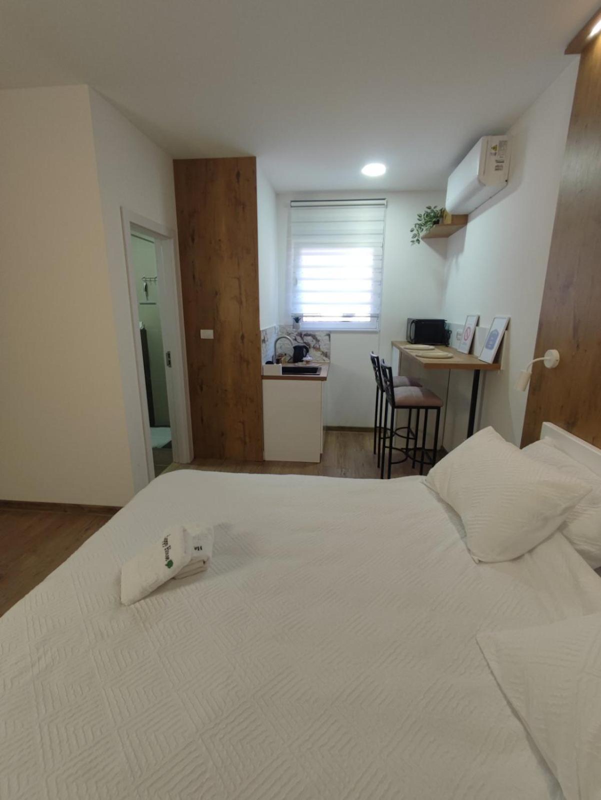 Apartmani Happy House Surčin Esterno foto