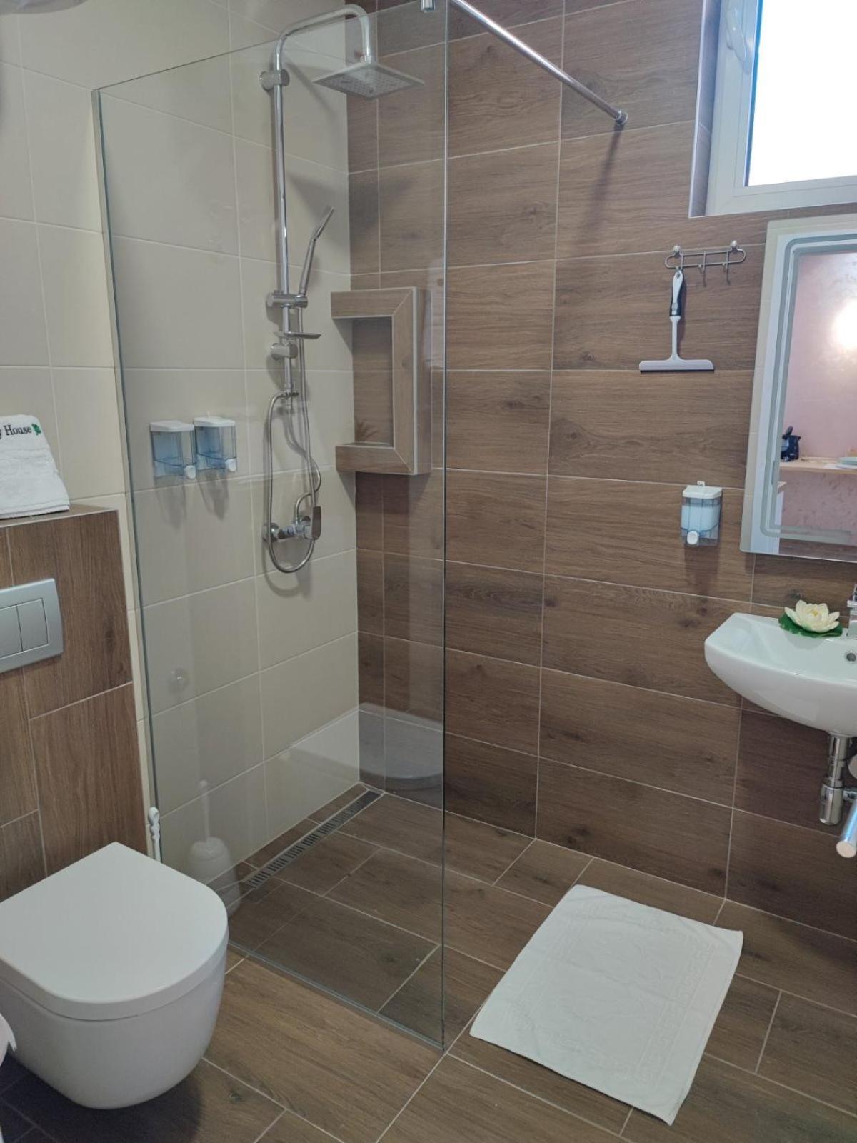 Apartmani Happy House Surčin Esterno foto