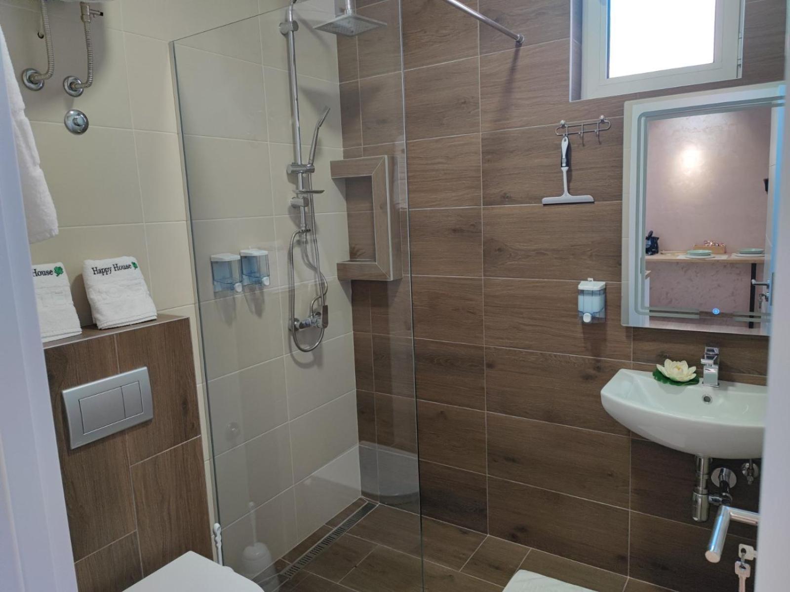 Apartmani Happy House Surčin Esterno foto
