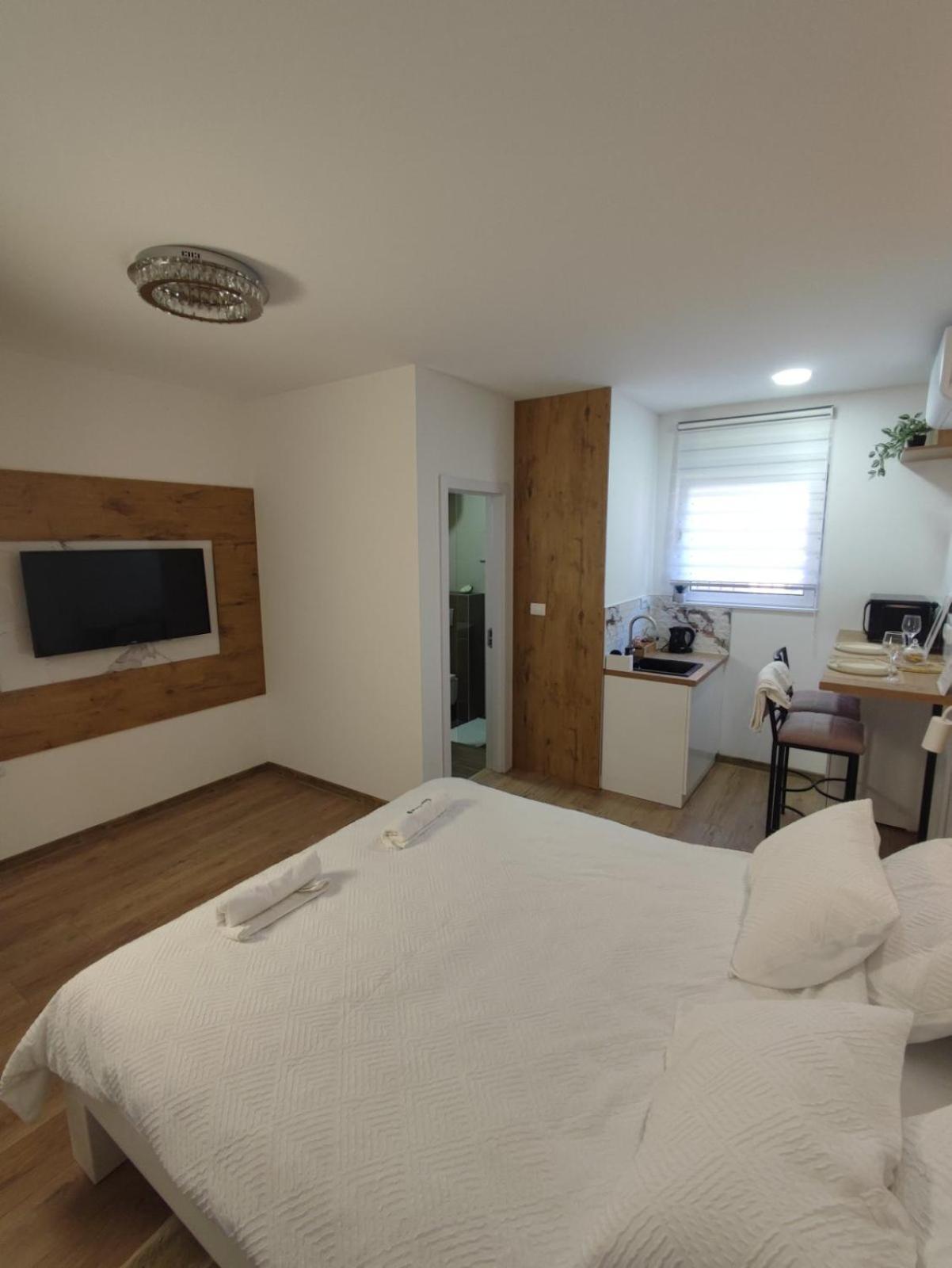 Apartmani Happy House Surčin Esterno foto