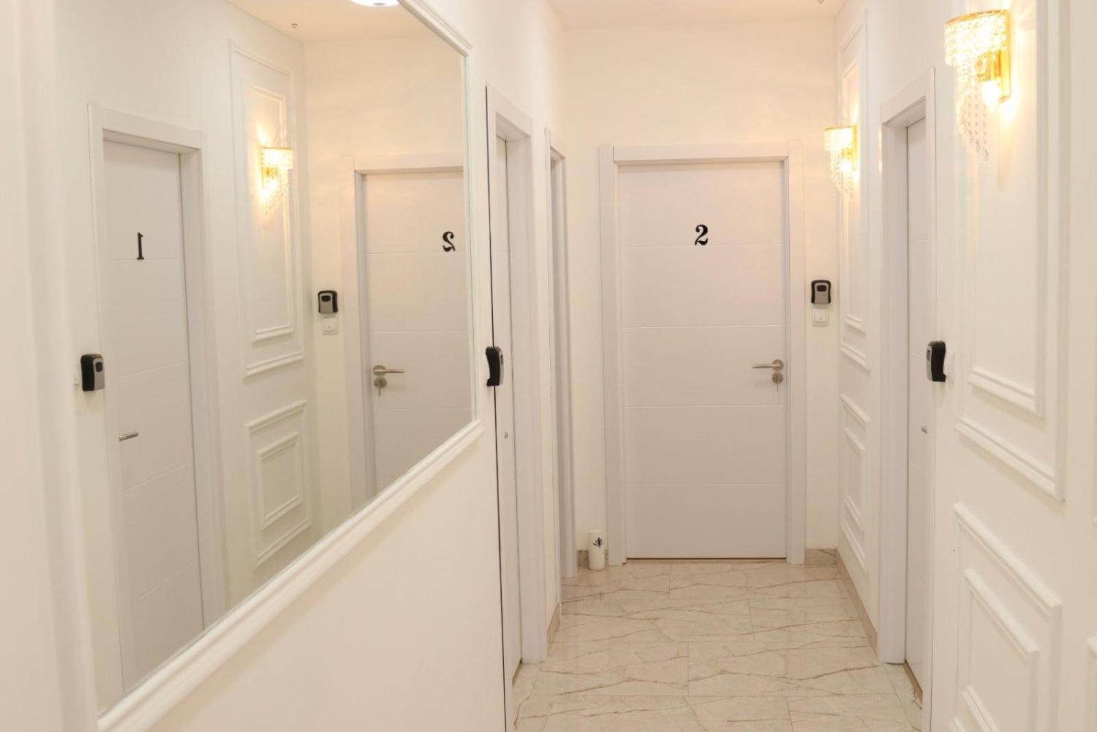 Apartmani Happy House Surčin Esterno foto